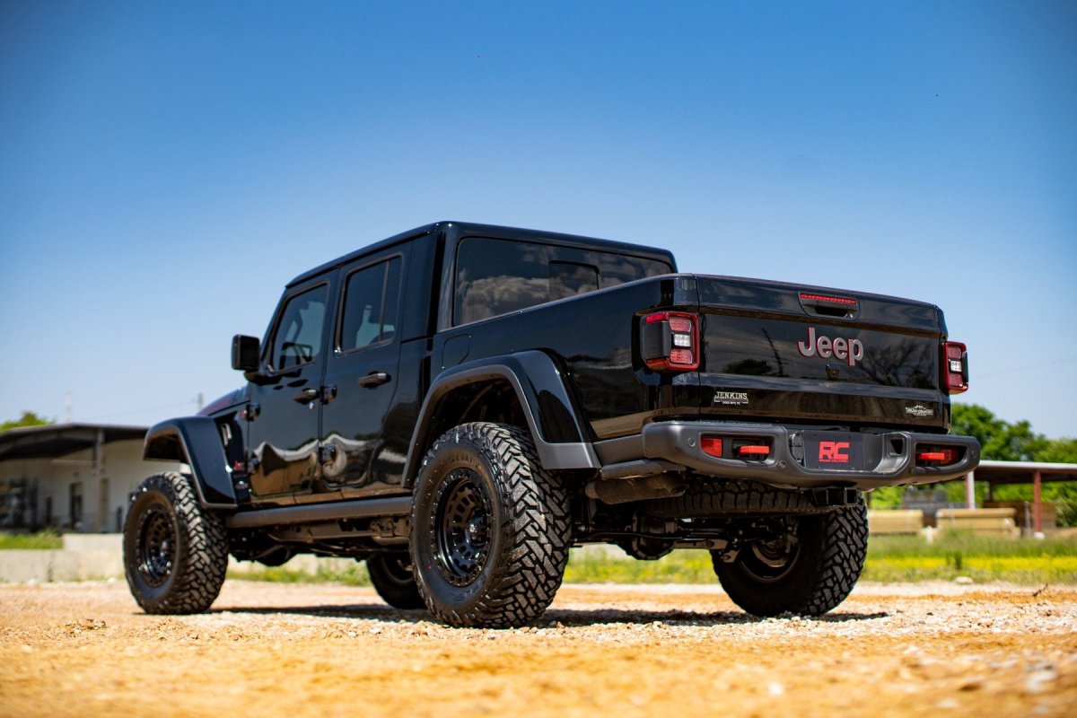 Jeep Gladiator Suspension Lift Kit - Front + Rear - Rough Country - 2.5 Inch Leveling, Linear Coil Rate Springs - '24-'25